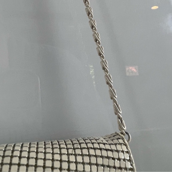 Vintage Jane Shilton Cream Colored Mesh Purse With Chain & Gold Accent - Picture 9 of 12